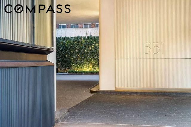 551 W 21st St Apt 4D, New York City, NY 10011