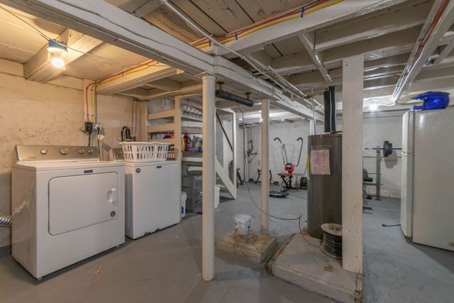196 Pendleton Ave, Chicopee, MA 01020