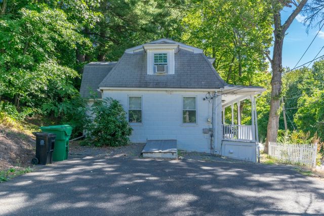 196 Pendleton Ave, Chicopee, MA 01020