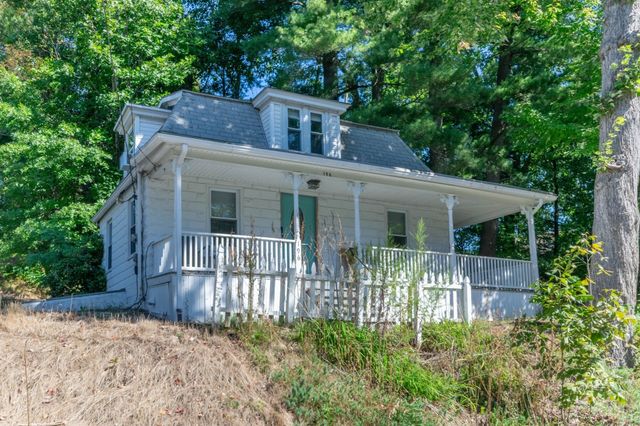 196 Pendleton Ave, Chicopee, MA 01020