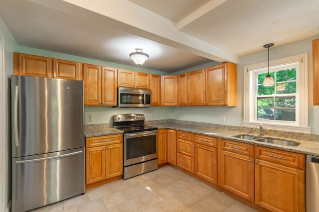196 Pendleton Ave, Chicopee, MA 01020