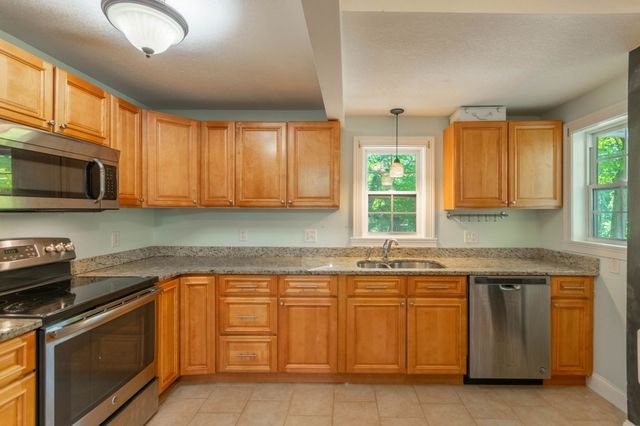196 Pendleton Ave, Chicopee, MA 01020