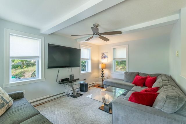 196 Pendleton Ave, Chicopee, MA 01020