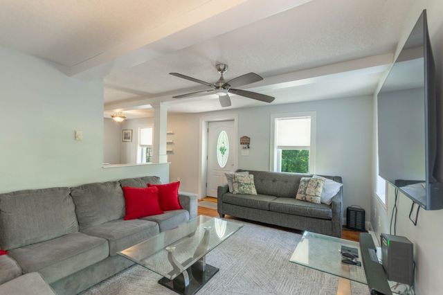 196 Pendleton Ave, Chicopee, MA 01020