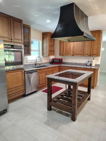 4811 Dorchester Mews, Haverhill, FL 33415