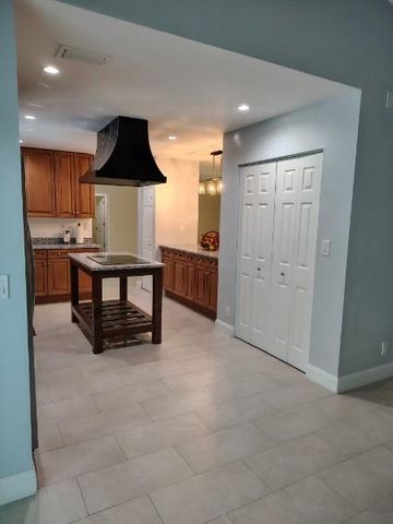 4811 Dorchester Mews, Haverhill, FL 33415