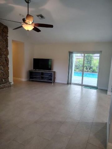 4811 Dorchester Mews, Haverhill, FL 33415