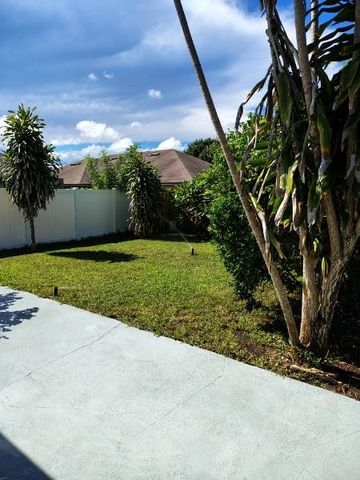 4811 Dorchester Mews, Haverhill, FL 33415