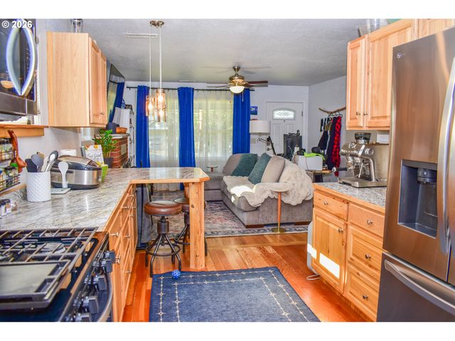 794 N KEENE WAY Dr, Medford, OR 97504