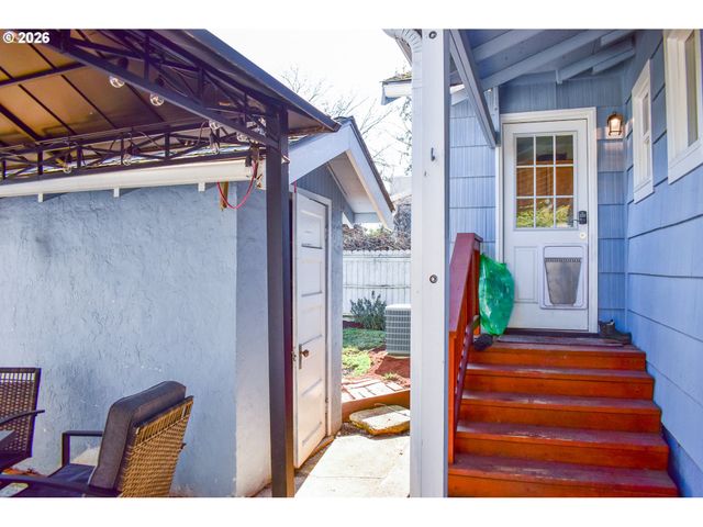 794 N KEENE WAY Dr, Medford, OR 97504