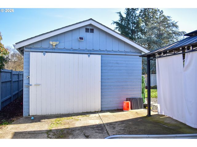 794 N KEENE WAY Dr, Medford, OR 97504