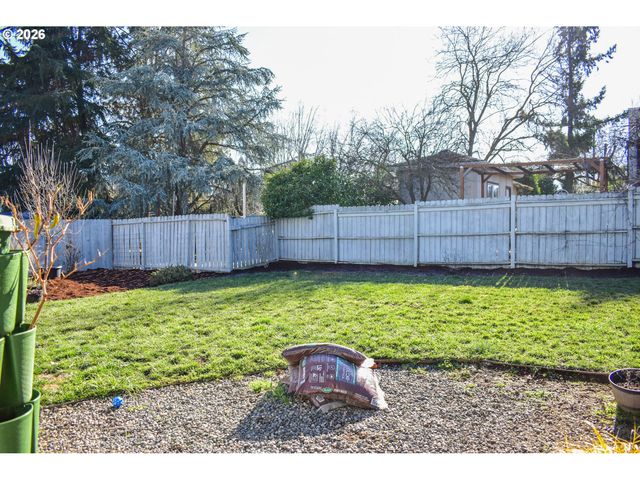794 N KEENE WAY Dr, Medford, OR 97504