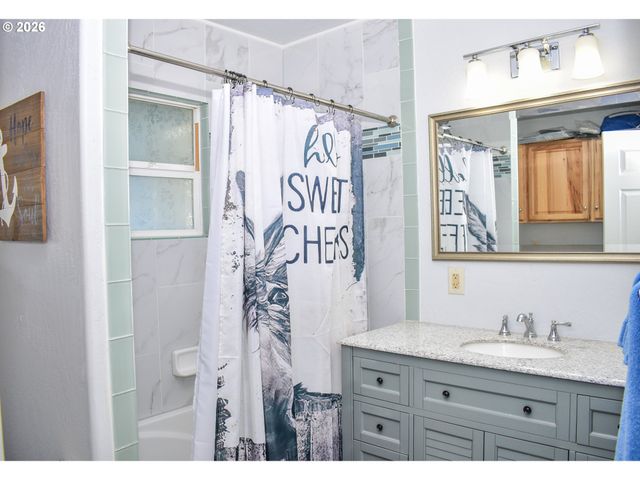 794 N KEENE WAY Dr, Medford, OR 97504