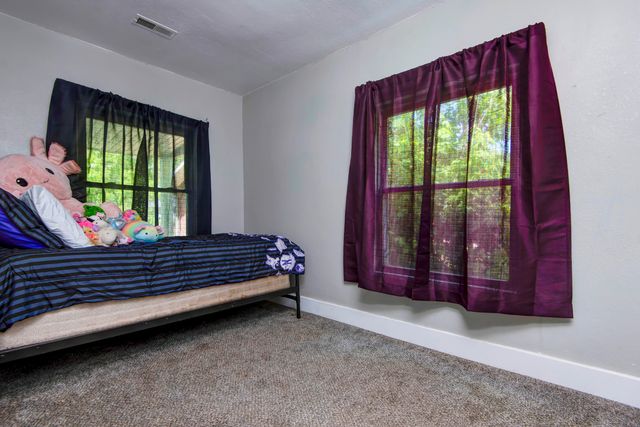 1526 E Whiteside Street, Springfield, MO 65804