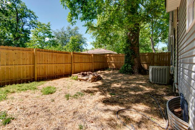 1526 E Whiteside Street, Springfield, MO 65804