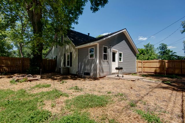1526 E Whiteside Street, Springfield, MO 65804