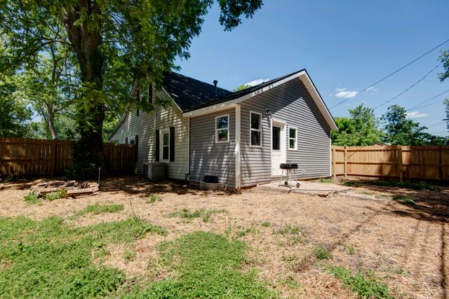 1526 E Whiteside Street, Springfield, MO 65804
