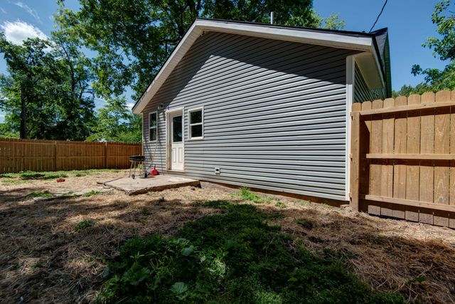 1526 E Whiteside Street, Springfield, MO 65804