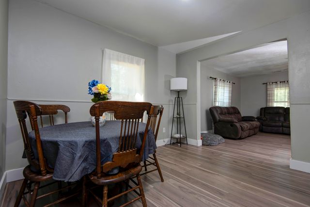 1526 E Whiteside Street, Springfield, MO 65804
