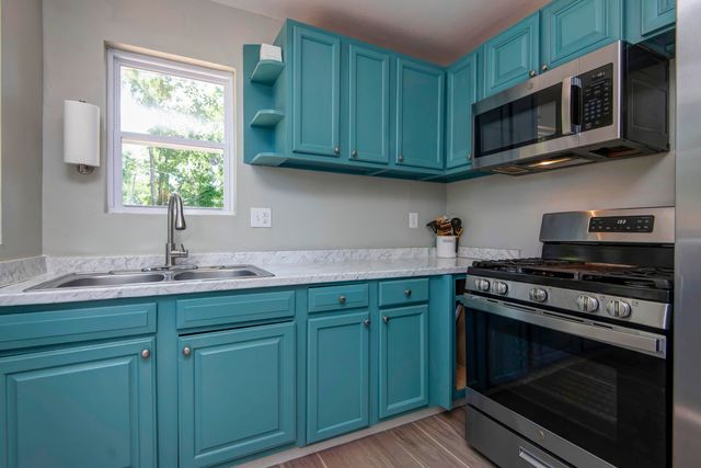 1526 E Whiteside Street, Springfield, MO 65804