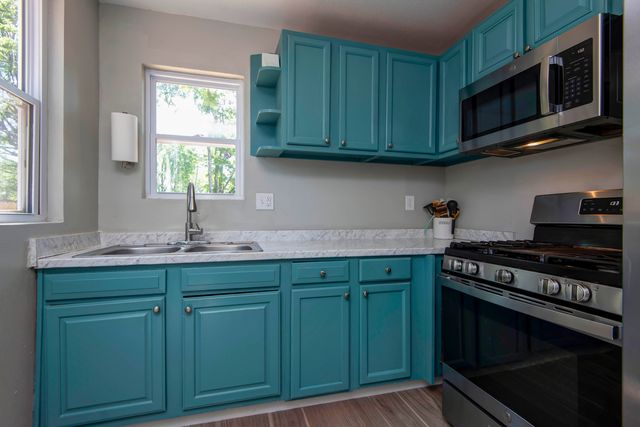 1526 E Whiteside Street, Springfield, MO 65804