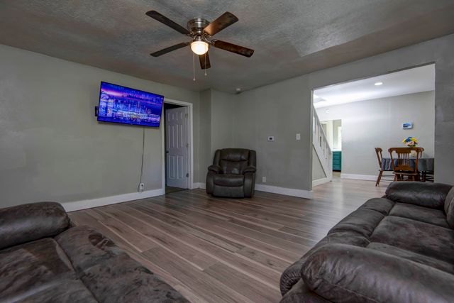 1526 E Whiteside Street, Springfield, MO 65804
