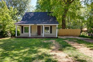 1526 E Whiteside Street, Springfield, MO 65804