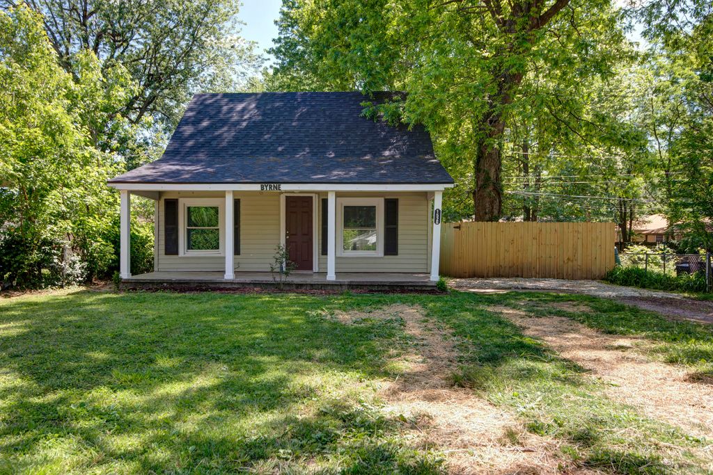 1526 E Whiteside Street, Springfield, MO 65804