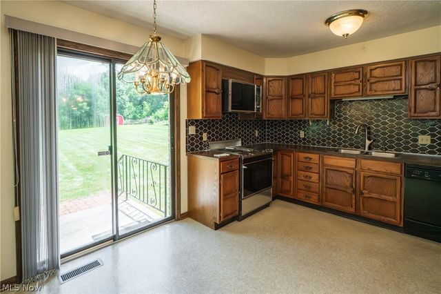 2421 Fairview Road, Uniontown, OH 44685