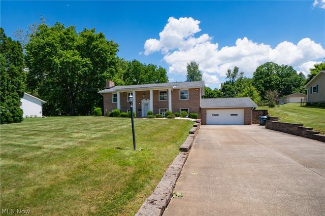 2421 Fairview Road, Uniontown, OH 44685