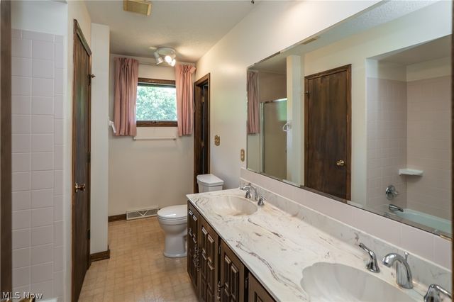 2421 Fairview Road, Uniontown, OH 44685