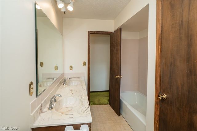 2421 Fairview Road, Uniontown, OH 44685