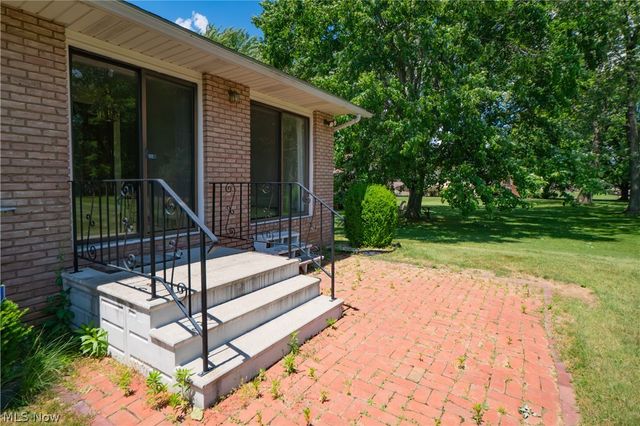 2421 Fairview Road, Uniontown, OH 44685