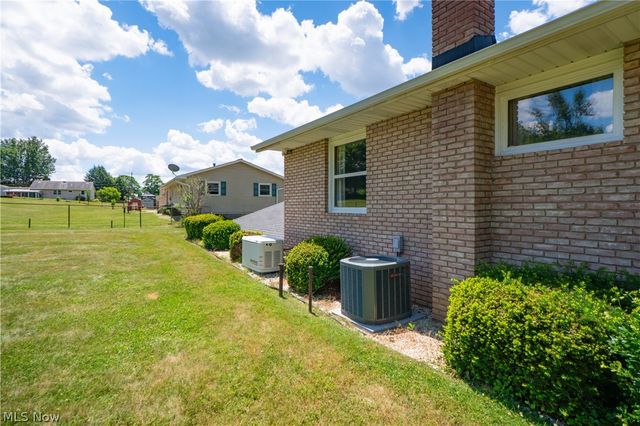 2421 Fairview Road, Uniontown, OH 44685