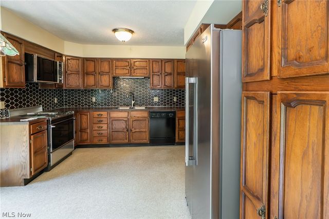2421 Fairview Road, Uniontown, OH 44685