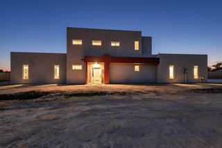 2804 Camino Mendoza, Santa Fe, NM 87507