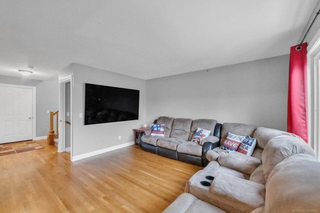 817 Baird Street, Holly, MI 48442