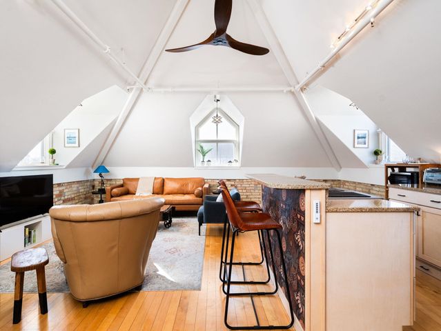 800 Cottageview Drive, Traverse City, MI 49684