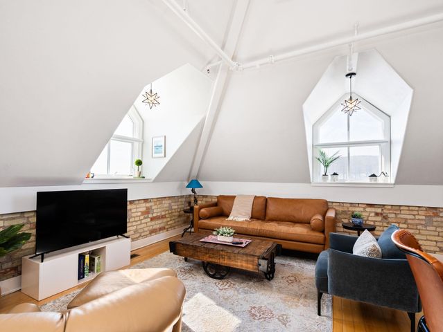 800 Cottageview Drive, Traverse City, MI 49684