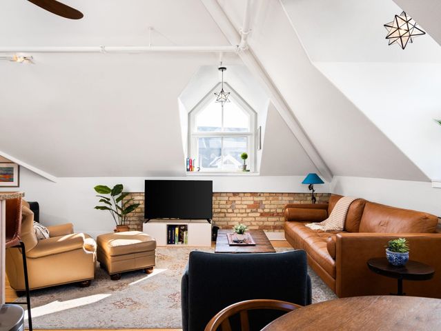 800 Cottageview Drive, Traverse City, MI 49684