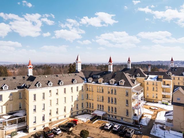 800 Cottageview Drive, Traverse City, MI 49684