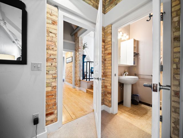 800 Cottageview Drive, Traverse City, MI 49684