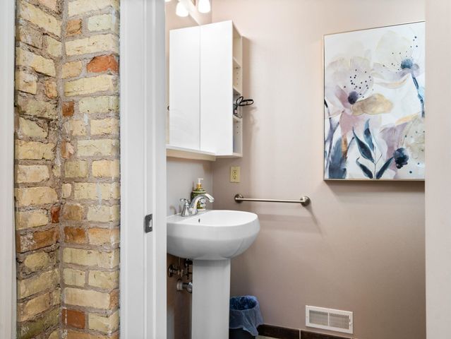 800 Cottageview Drive, Traverse City, MI 49684