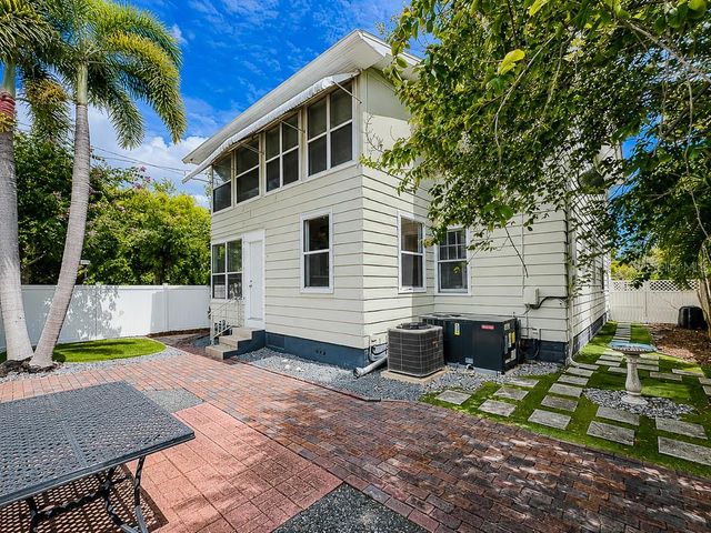 400 20TH STREET N, St Petersburg, FL 33713