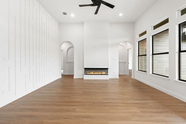 598 E Woodell Drive, Glenn Heights, TX 75154