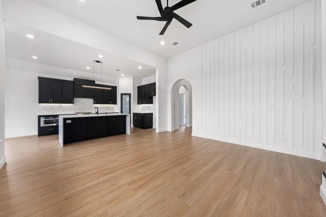 598 E Woodell Drive, Glenn Heights, TX 75154