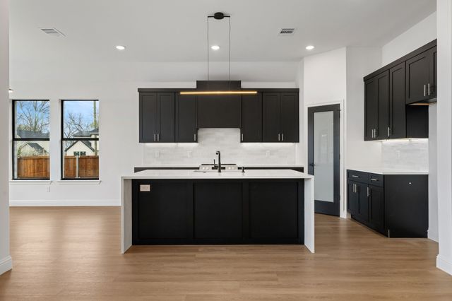 598 E Woodell Drive, Glenn Heights, TX 75154