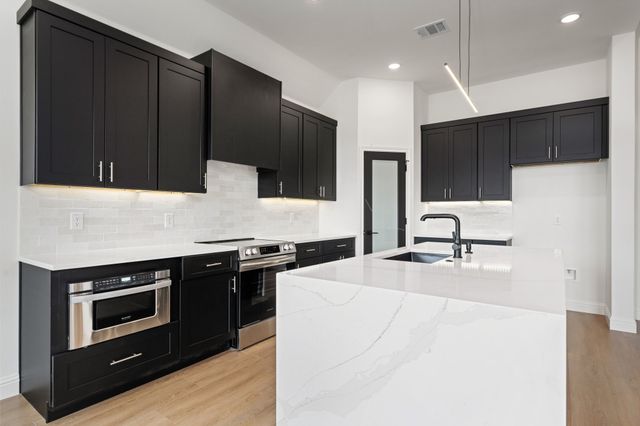 598 E Woodell Drive, Glenn Heights, TX 75154