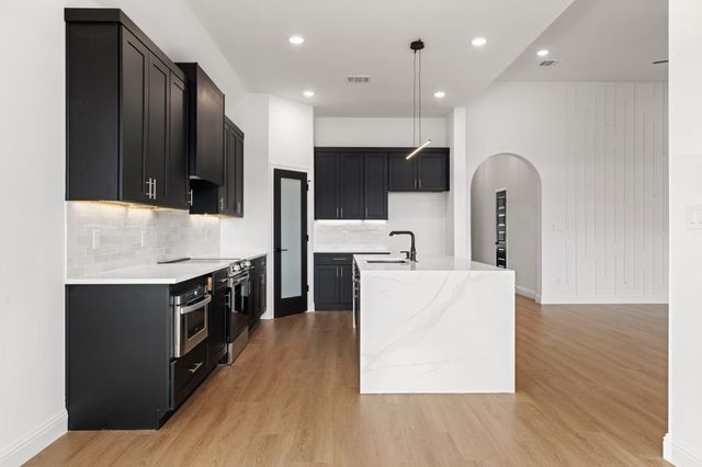 598 E Woodell Drive, Glenn Heights, TX 75154