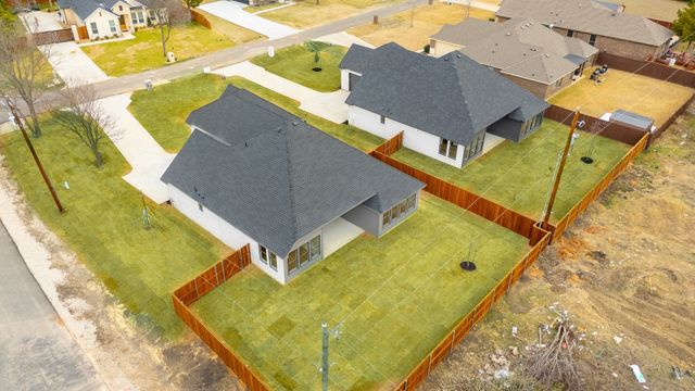 598 E Woodell Drive, Glenn Heights, TX 75154